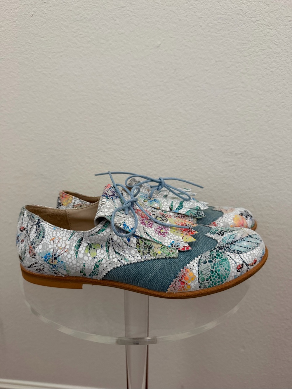 Floral Lace-Up Oxford Flats in Multicolor Blue - Picture 4 of 9